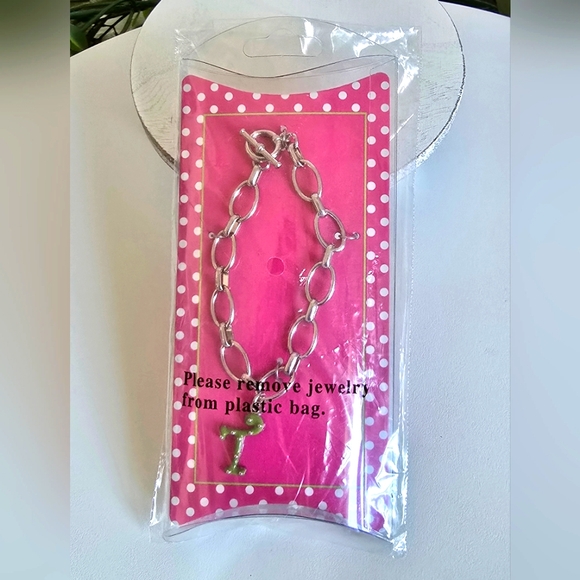 ⭐️ T, Silver Toned Oval Link Toggle Clasp Bracelet, Letter "T" Charm, Bracelet - Picture 1 of 7